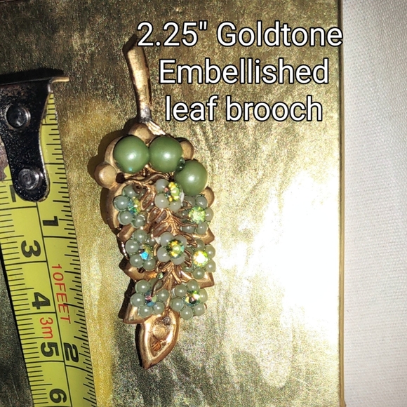 Green Bead Embellished Goldtone Leaf Vintage Brooch - Picture 5 of 10